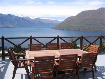 Queenstown Spacious Family Home with fantastic views - 