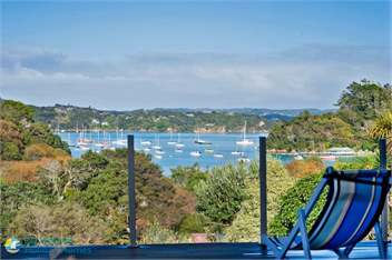 Black Bach  - Bay of Islands