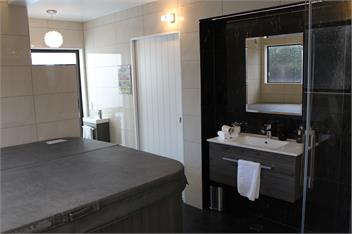 Large Executive Home Near the Beach - Wellington