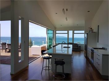 Langs Beach Stunning Ocean Views - Langs Beach