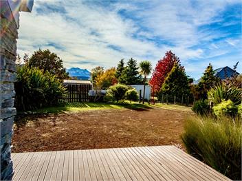 Stag & 3 Pigs (Bachcare) - Ohakune