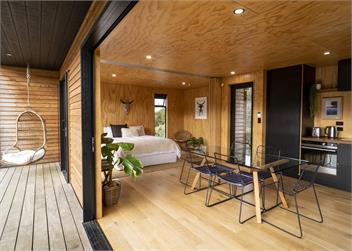 Private Modern Bach near the beach - Raglan