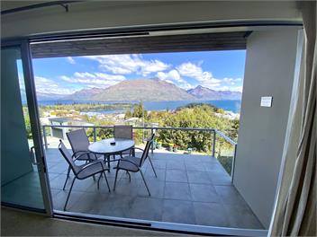 Prestigious Poole Lane - Queenstown Hill