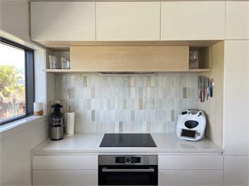 Sully’s Beach House. Spa, sauna, mini gym: 45 seconds to beach. Sleeps 7 - Mt Maunganui