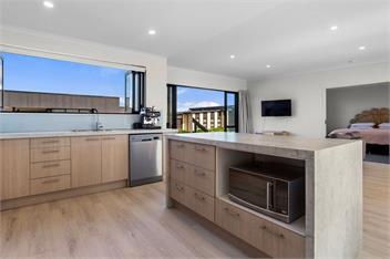 Modern Family Bach (Bachcare) - Waihi