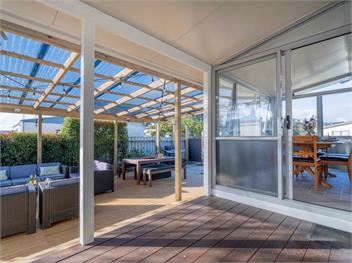 Coastal Break Bach (Bachcare) - Whangamata