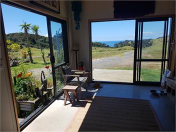 Whananaki Barn -Off Grid Living with Beach Views! - Whananaki North