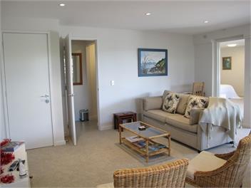 Gem by the Sea 2 Min Walk to Beach & Cafes - Auckland