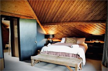 CASTLE HILL ADVENTURE CABIN - Castle Hill