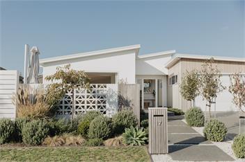 Papamoa Beach Retreat with Pool - Papamoa