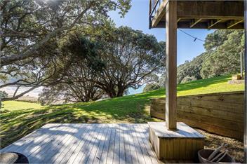 The Beachfront Bach - Ultimate Beachfront  - Onemana