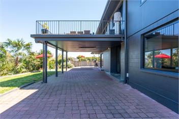 Tranquil Stay Two Mile Bay - lake views + playground -
