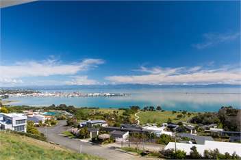 Aqua Heights - Stunning Apartment with Sea Views! - Nelson