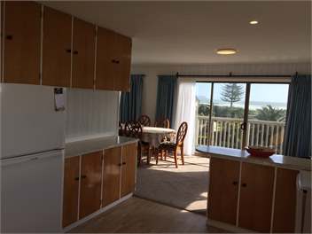 'Olde Beach Villa'  Waikanae. A wonderful ocean-view beach house - Waikanae