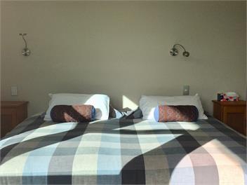 Penrith Park luxury holiday home - Wanaka