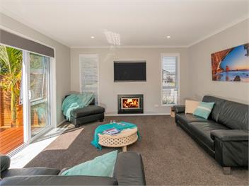 Modern Beach Pad (Bachcare) - Whitianga