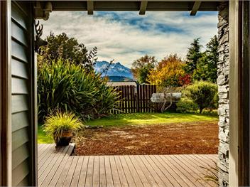 Stag & 3 Pigs (Bachcare) - Ohakune