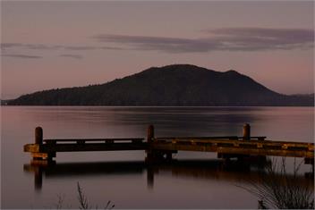"Taha Moana" Step out the door onto the lake front - Rotorua