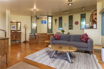 'Harbour View - Three' - Nelson Waterfront Apartment - Nelson