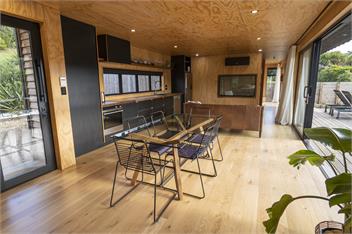 Private Modern Bach near the beach - Raglan