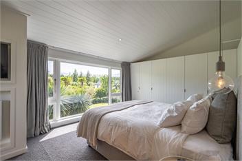 Horseshoe Bend Estate | Sleeps 12 | Swimming Pool | Spa Pool | Tennis Court | Set on Large Grounds - Wanaka