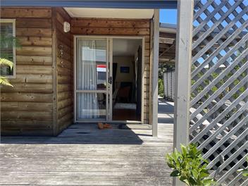 Harakeke Cottage: 12 Tata Heights - Takaka
