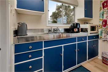 Patsy Cottage – A Charming 1960s Kiwi Bach near Kaitaia - Kaitaia