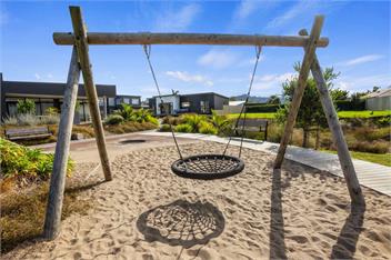 Modern Family Bach (Bachcare) - Waihi