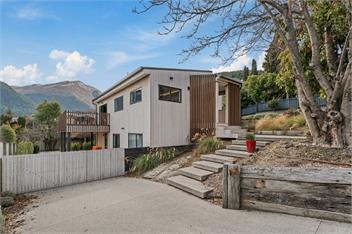 Lake and Mountain Views (Bachcare) - Queenstown