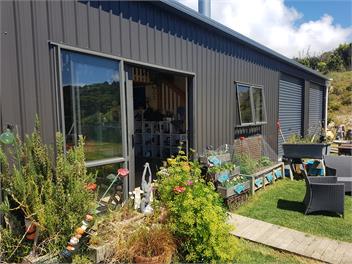 Whananaki Barn -Off Grid Living with Beach Views! - Whananaki North