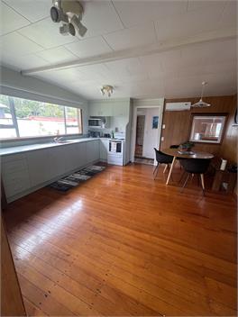 Waipu Cove Kiwi Bach! Mins from the beach! - Whangarei