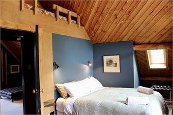 CASTLE HILL ADVENTURE CABIN - Castle Hill