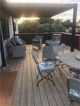 Family retreat in town - sleeps 5 - Raglan