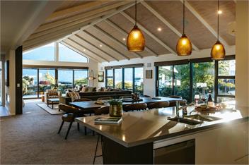 The Clearview House | Lake Views | Spa Pool | Sleeps 9 - WANAKA