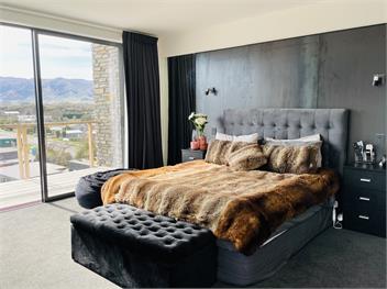 3BR house with amazing mountain views near Wanaka Airport - Wanaka
