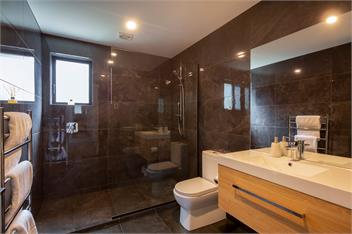 Fantastic 4 BDR Home | AC | WI-FI | Coffee Machine - Queenstown