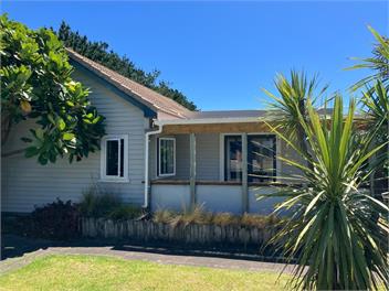Peaceful Beach Cottage - Otaki Beach