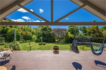 NEW large Richmond semi rural spacious quiet home with outdoor spa. -