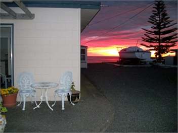 BAY VIEW SUNRISE BACH - Napier
