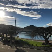 Astonishing Views Superb Waterfront Apartment - PICTON