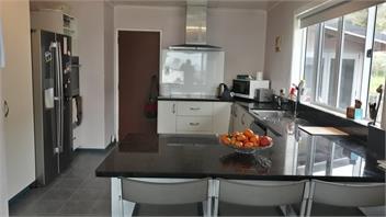 Family Beach House - Gisborne
