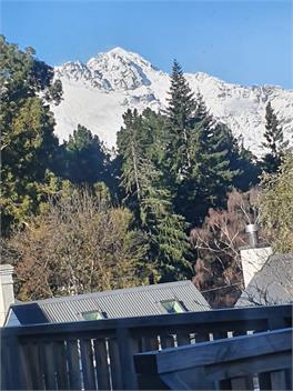 Come and ski this winter and walk to and from ski bus and apres ski bars - Queenstown