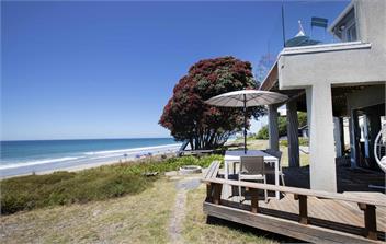 The Beachhouse- absolute beachfront! - Papamoa Beach