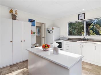 Family Fun at The Lake (Bachcare) - Lake Tarawera