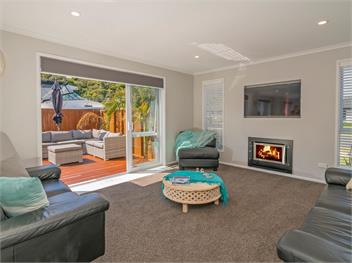 Modern Beach Pad (Bachcare) - Whitianga