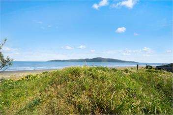 The Green Trout (Bachcare) - Paraparaumu Beach