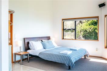 CrossTrees Chalet (Bachcare) - Waiheke Island