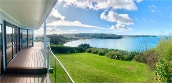 Whale Cove - clifftop holiday home - Whangaparaoa