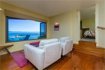 'Harbour View - Three' - Nelson Waterfront Apartment - Nelson