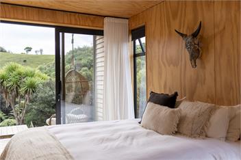 Private Modern Bach near the beach - Raglan